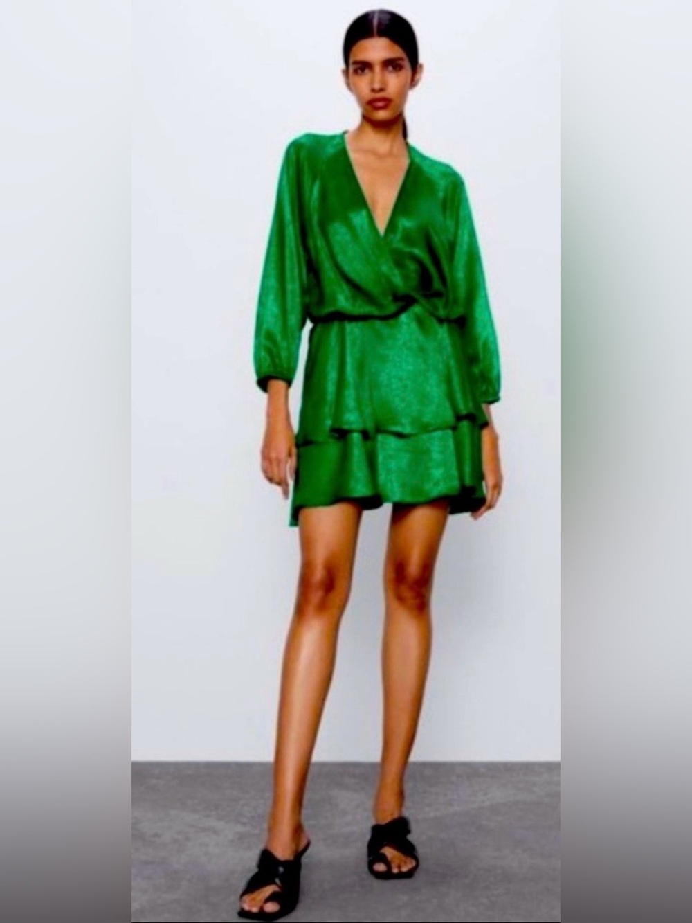 🔥🔥 Zara Emerald Green Satin Mini long sleeve  dress. Size Medium